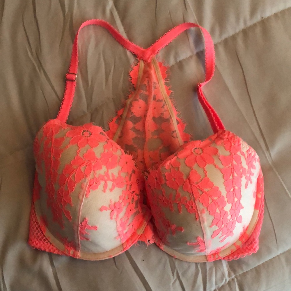 Nwot vs racer back front clip bra